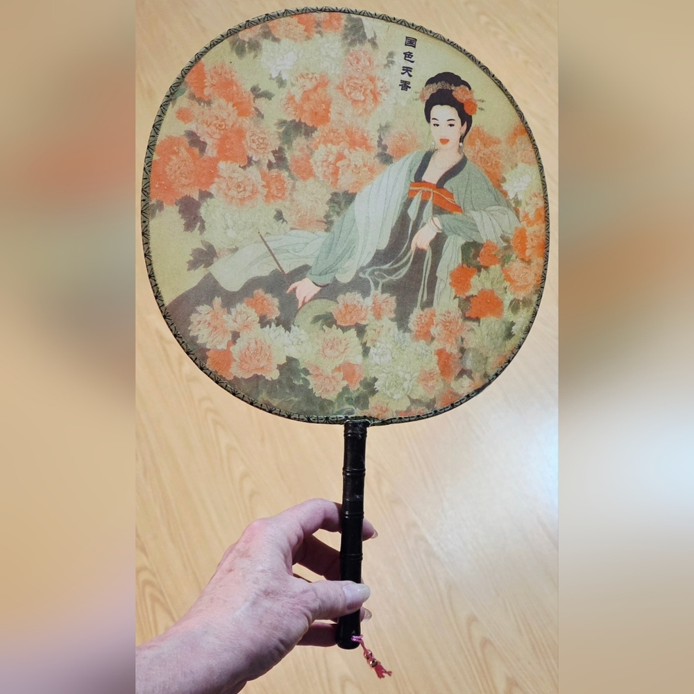 Vintage Chinese Silk Paddle Fan 9" Round